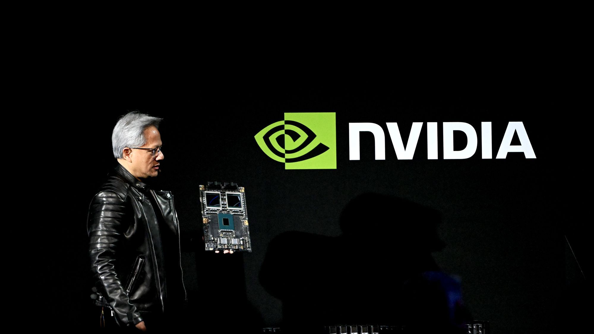 Thị phần chip AI của NVIDIA tại Trung Quốc đã rơi từ 95% xuống còn 0%.