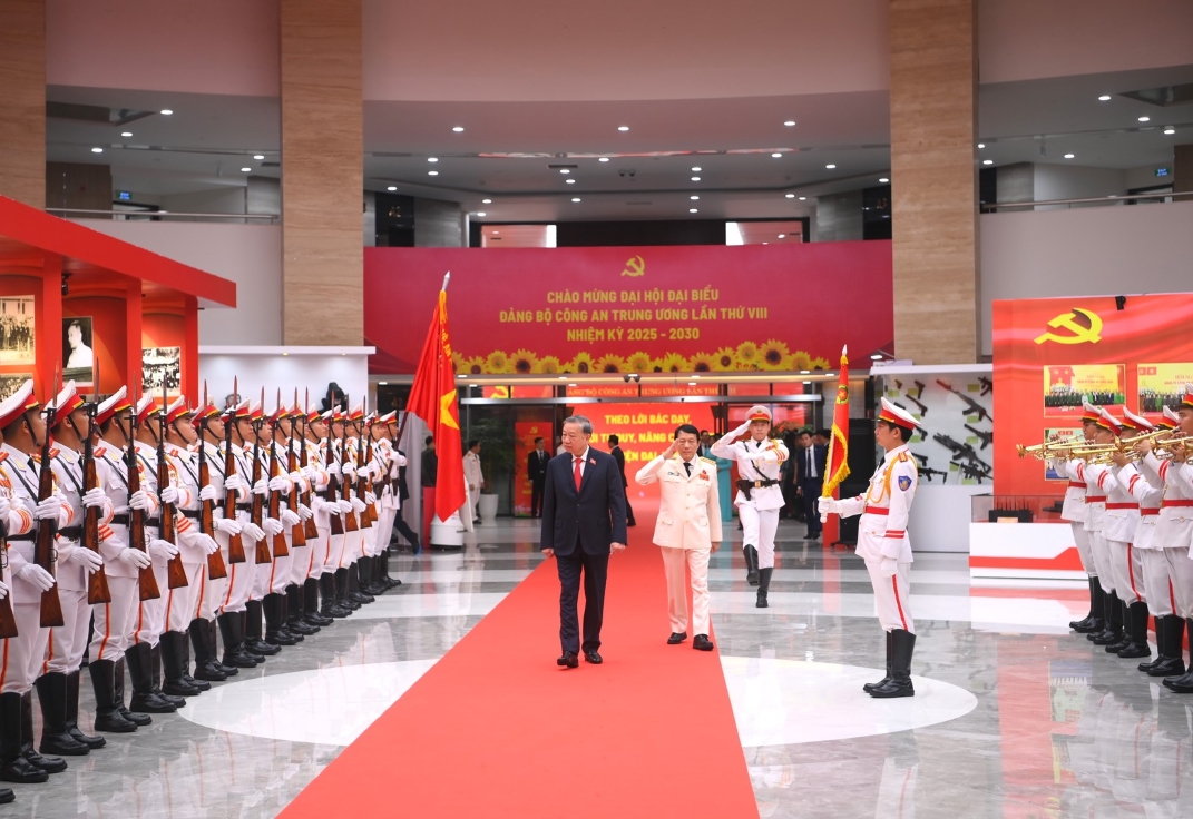 Tổng Bí thư Tô Lâm duyệt Đội danh dự Công an nhân dân.