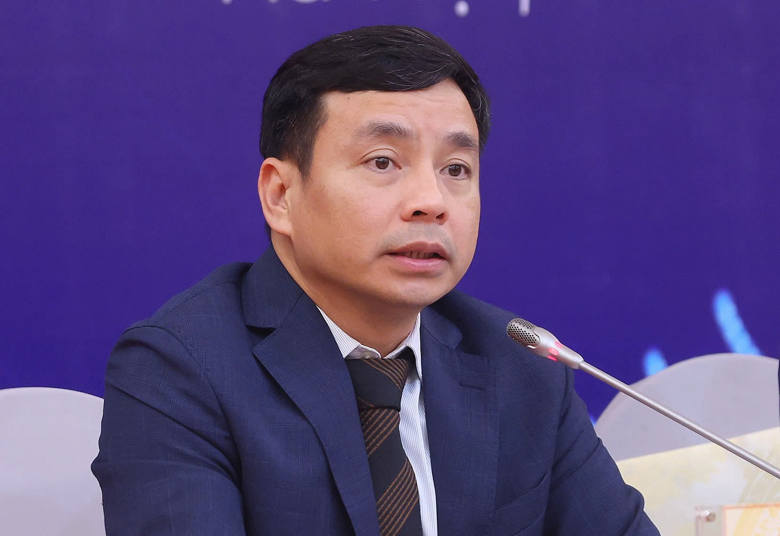 Thiếu tướng Lê Xuân Minh trả lời báo chí, chia sẻ về ý nghĩa và tác động của Công ước Liên Hợp Quốc về chống tội phạm mạng tại Hà Nội.