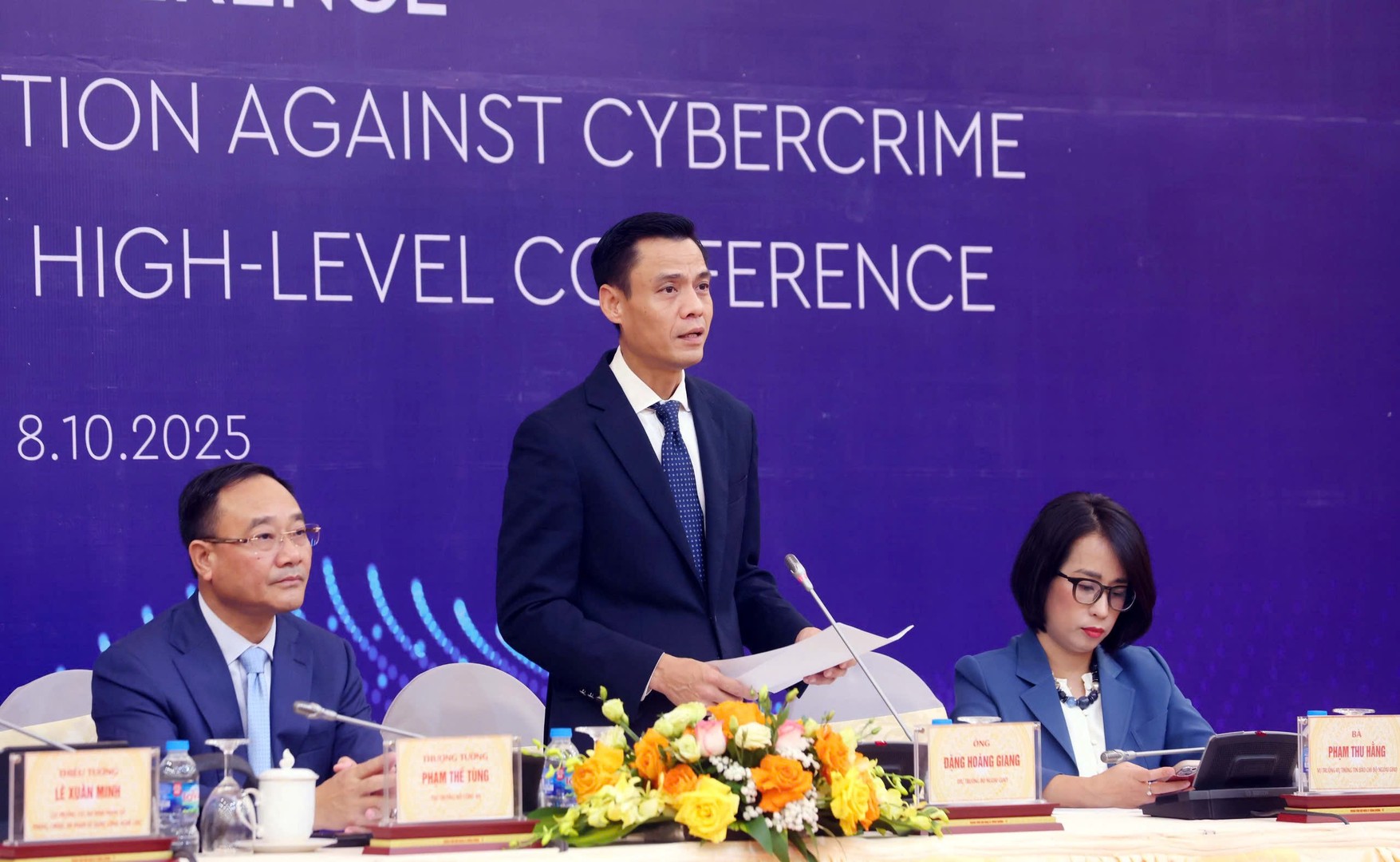 Thứ trưởng Bộ Ngoại giao Đặng Hoàng Giang phát biểu tại họp báo.