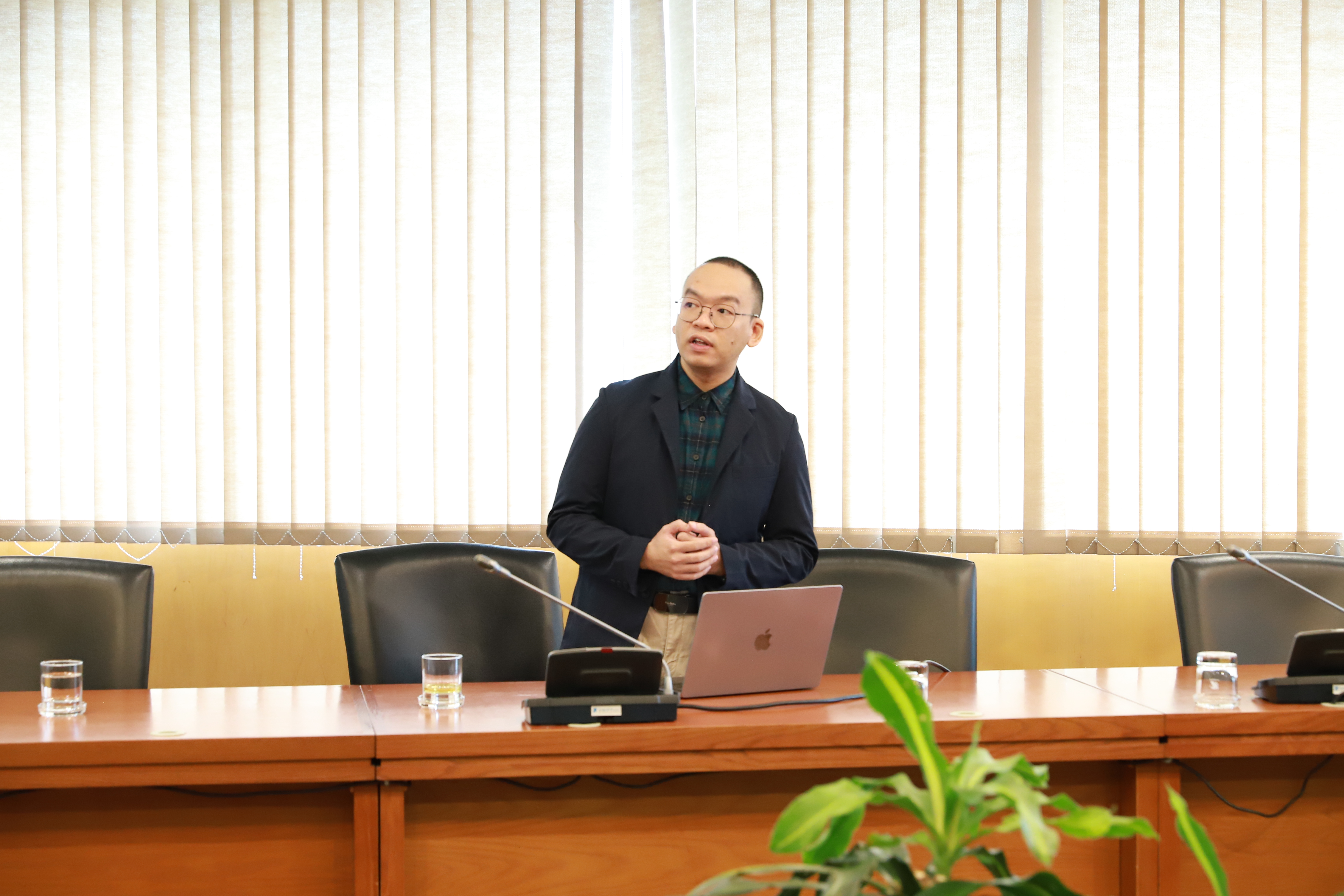 Tác giả Phạm Ngọc Thắng trình bày sản phẩm Mamibabi - Siêu ứng dụng dành cho mẹ và bé trước Hội đồng Giám khảo