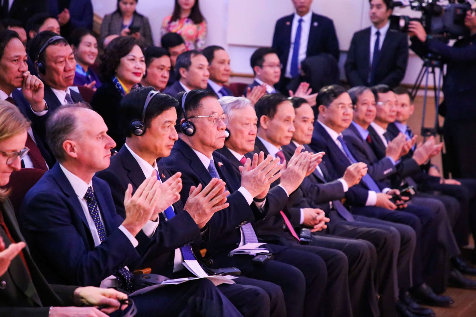 Các đại biểu dự buổi phát biểu chính sách tại Đại học Oxford, Vương quốc Anh.