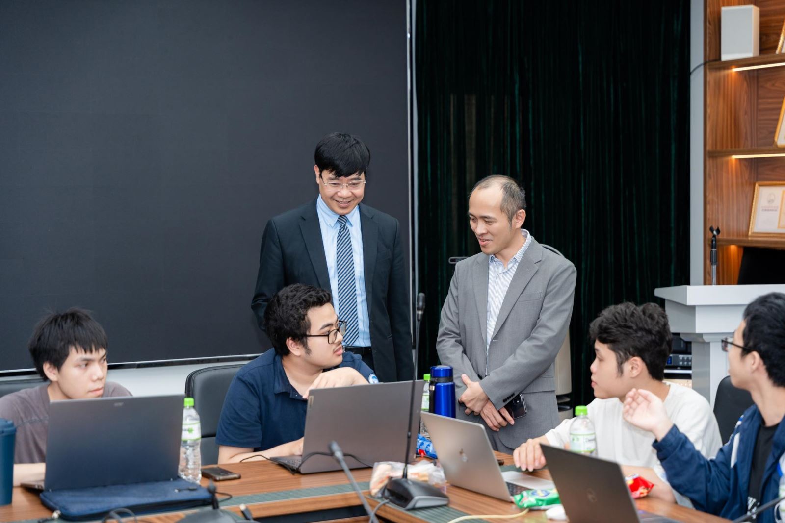 Ban tổ chức kiểm tra công tác tổ chức vòng sơ khảo cuộc thi Sinh viên An ninh mạng 2025.