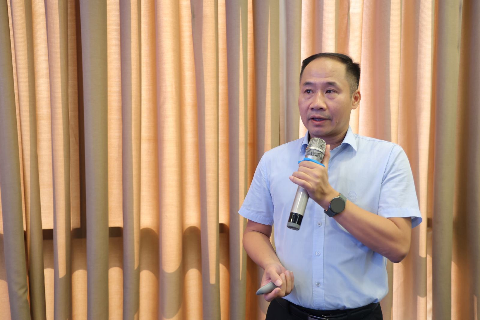Ông Nguyễn Mạnh Hùng, Trưởng phòng Quản lý vận hành và tưới tiêu (Cục Quản lý và Xây dựng công trình thủy lợi), chia sẻ tại diễn đàn về vai trò của chuyển đổi số trong quản lý, vận hành công trình thủy lợi. 