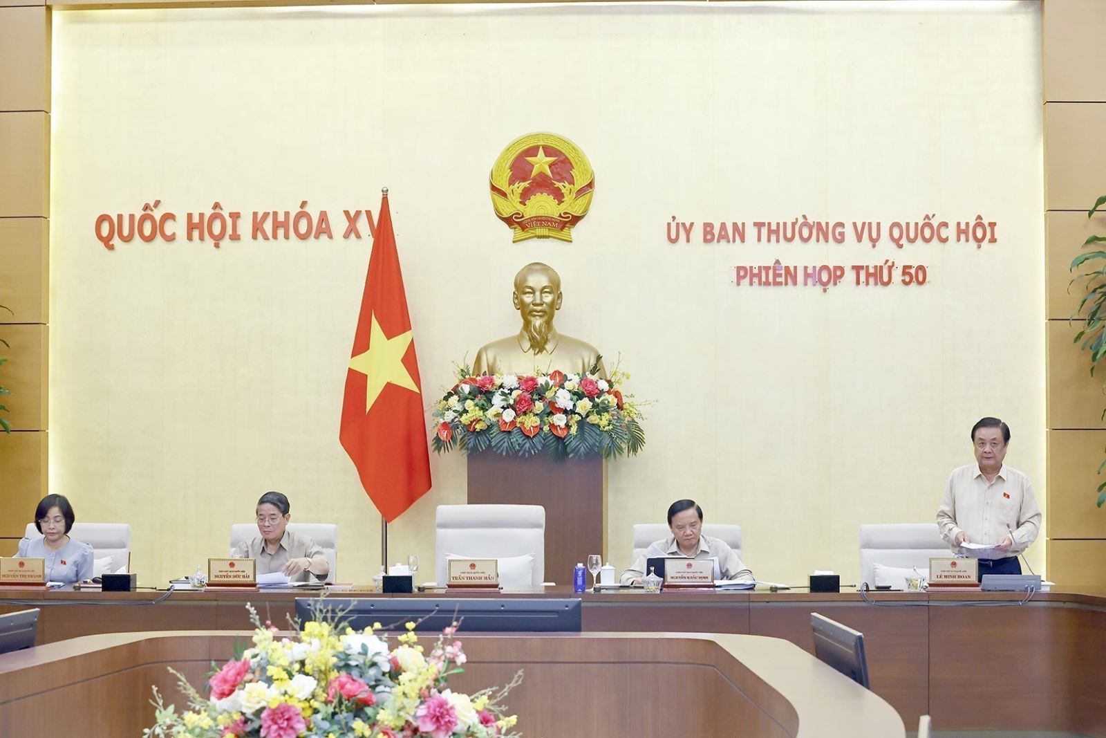 Phó Chủ tịch Quốc hội Lê Minh Hoan phát biểu và điều hành phiên họp thứ 50 của Ủy ban Thường vụ Quốc hội sáng 16/10.