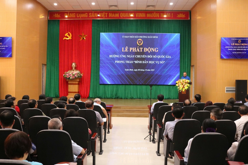Phường Xuân Đỉnh hướng tới đô thị thông minh: “Xóa mù số” để người dân làm chủ công nghệ