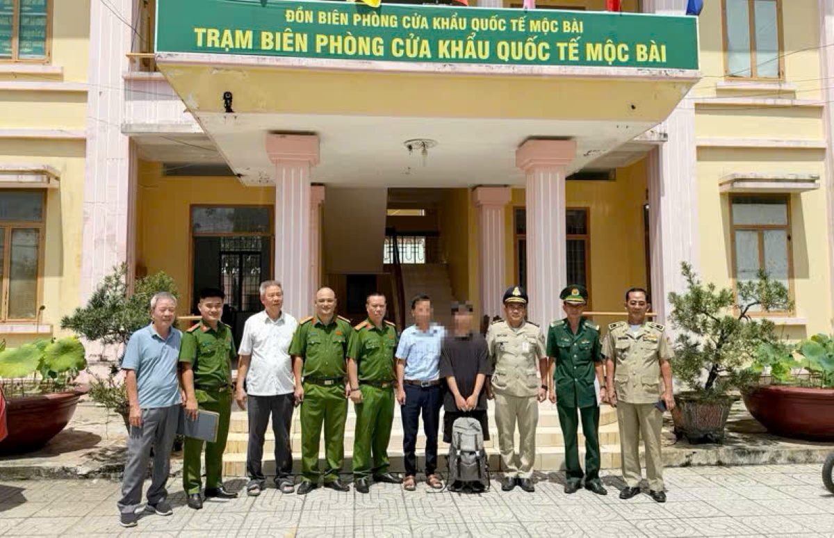 Giải cứu thành công nam sinh bị "bắt cóc online" sang Campuchia