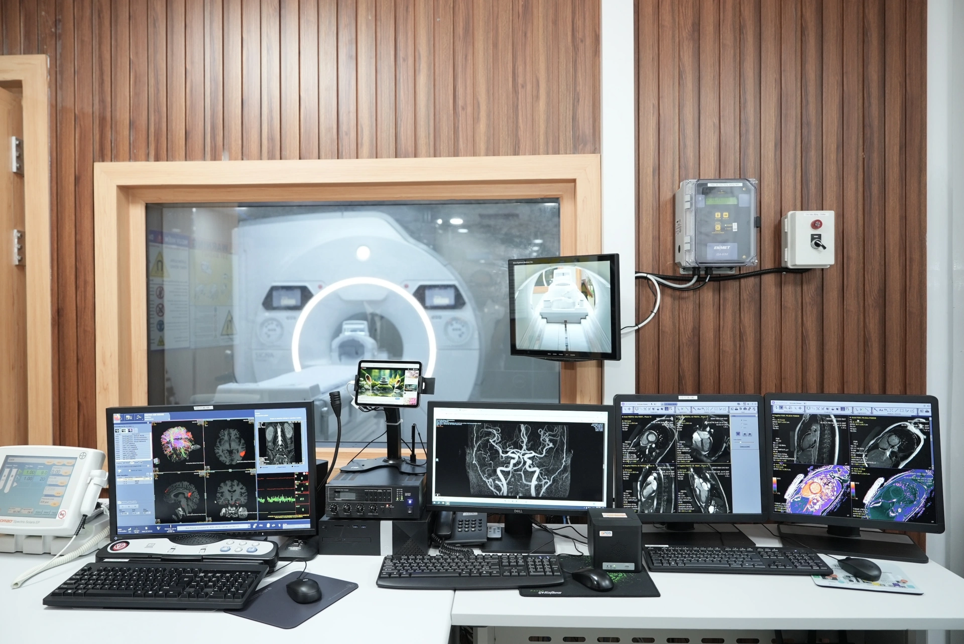 Hệ thống cộng hưởng từ 3.0 Tesla SIGNA Premier