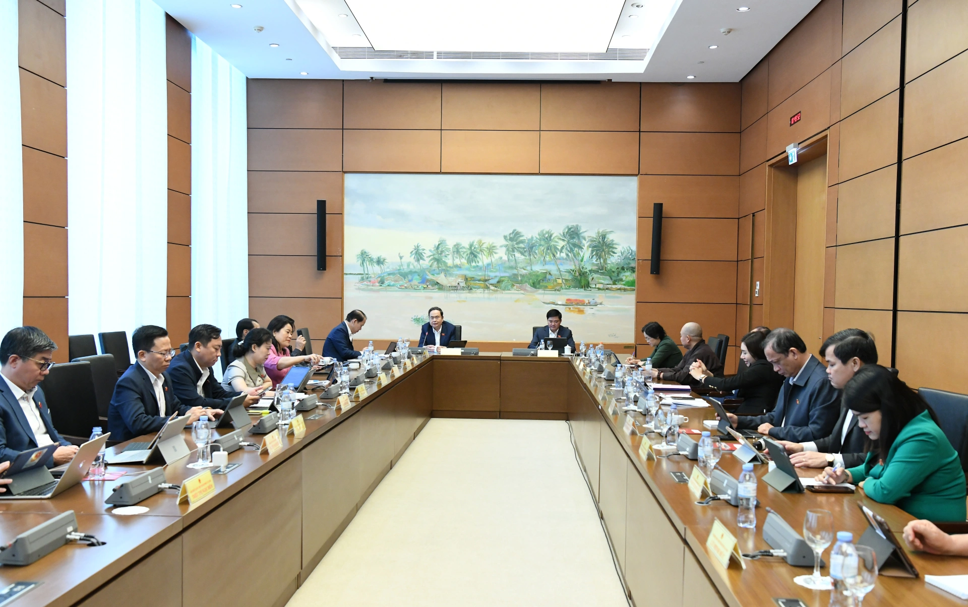 Toàn cảnh phiên thảo luận Tổ 11 của Quốc hội sáng 4/11.