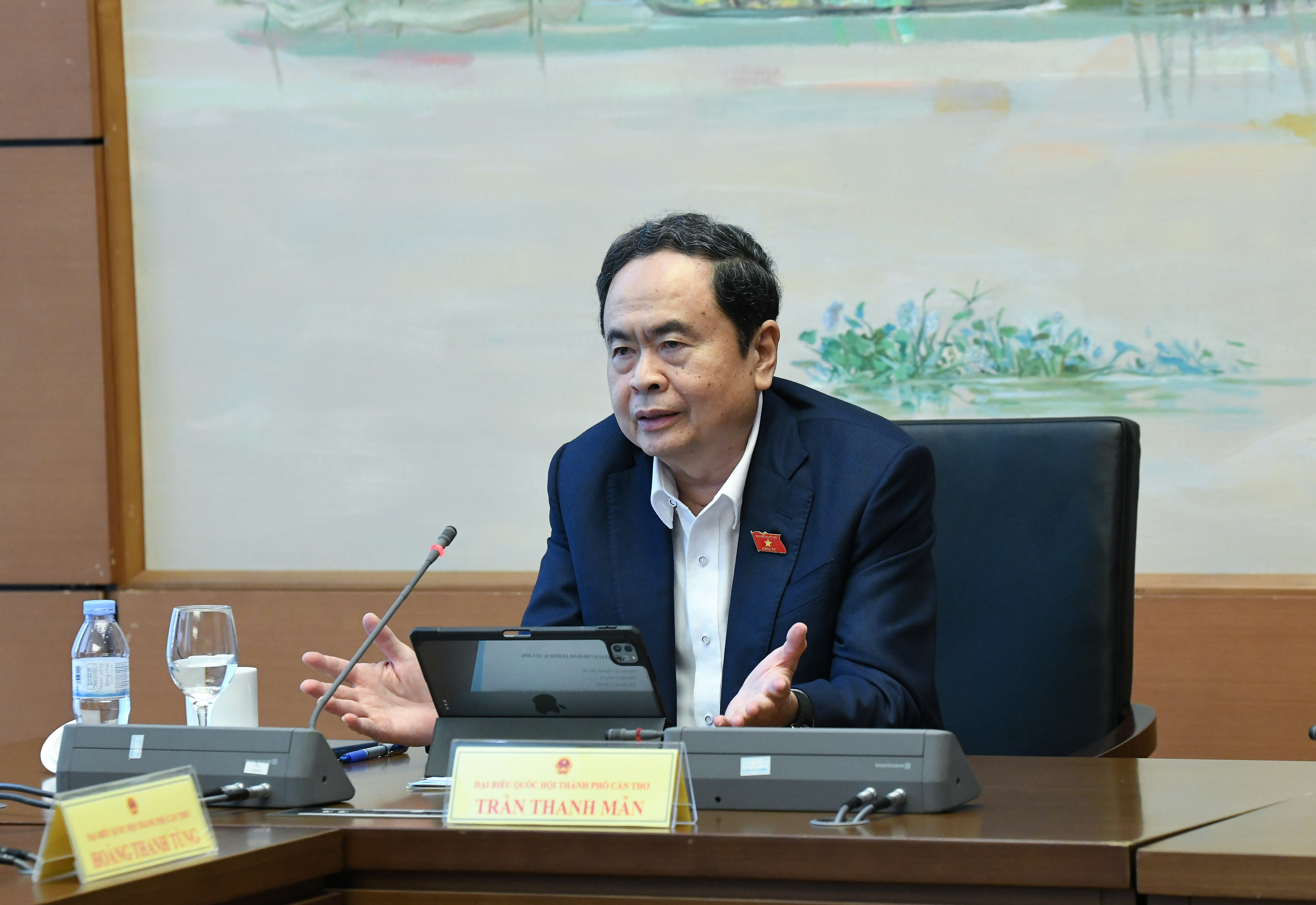 Chủ tịch Quốc hội Trần Thanh Mẫn phát biểu tại Tổ thảo luận số 11, đề nghị bổ sung quy định về bảo mật, tiêu chuẩn dữ liệu và lộ trình số hóa cơ sở dữ liệu lý lịch tư pháp, hướng tới 100% số hóa vào năm 2026.