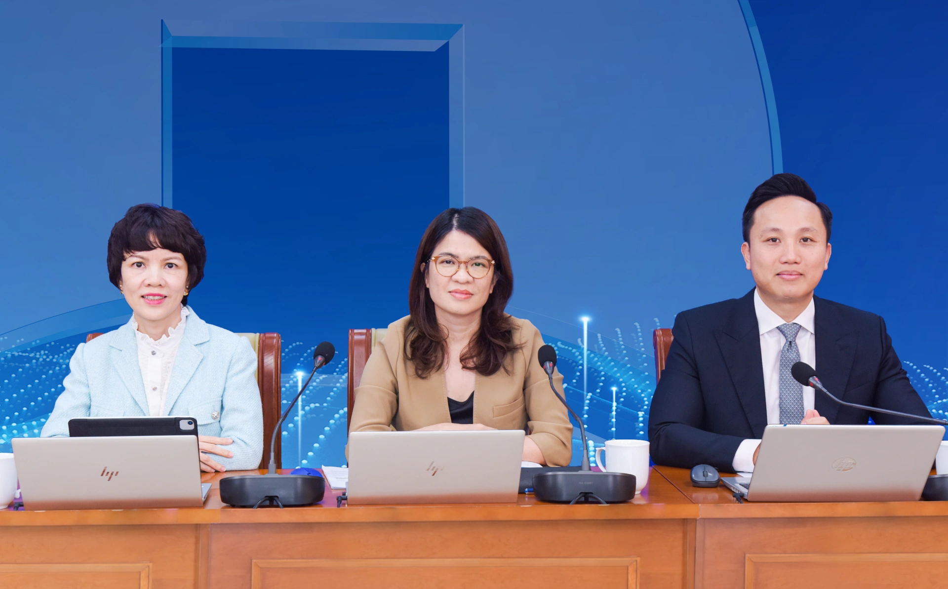 TV.HĐQT Phạm Thị Thanh Hoài chủ trì (ở giữa) Hội nghị cập nhật kết quả kinh doanh quý 3/2025 của VietinBank