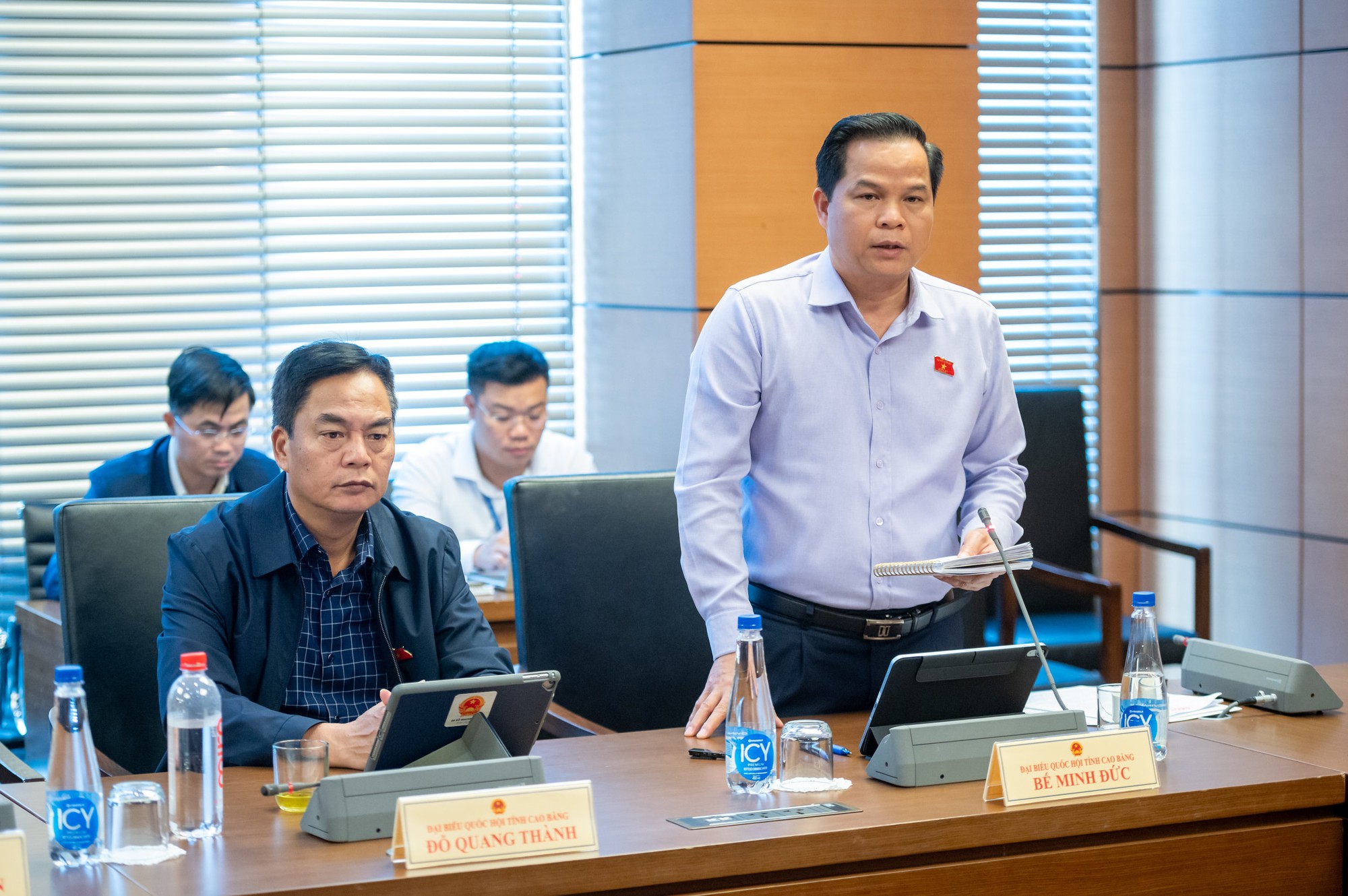 Đại biểu Nguyễn Văn Khoa, Đoàn Đại biểu Quốc hội tỉnh Bình Thuận, phát biểu ý kiến về việc mở rộng phạm vi và đối tượng điều chỉnh của dự án Luật Chuyển đổi số.