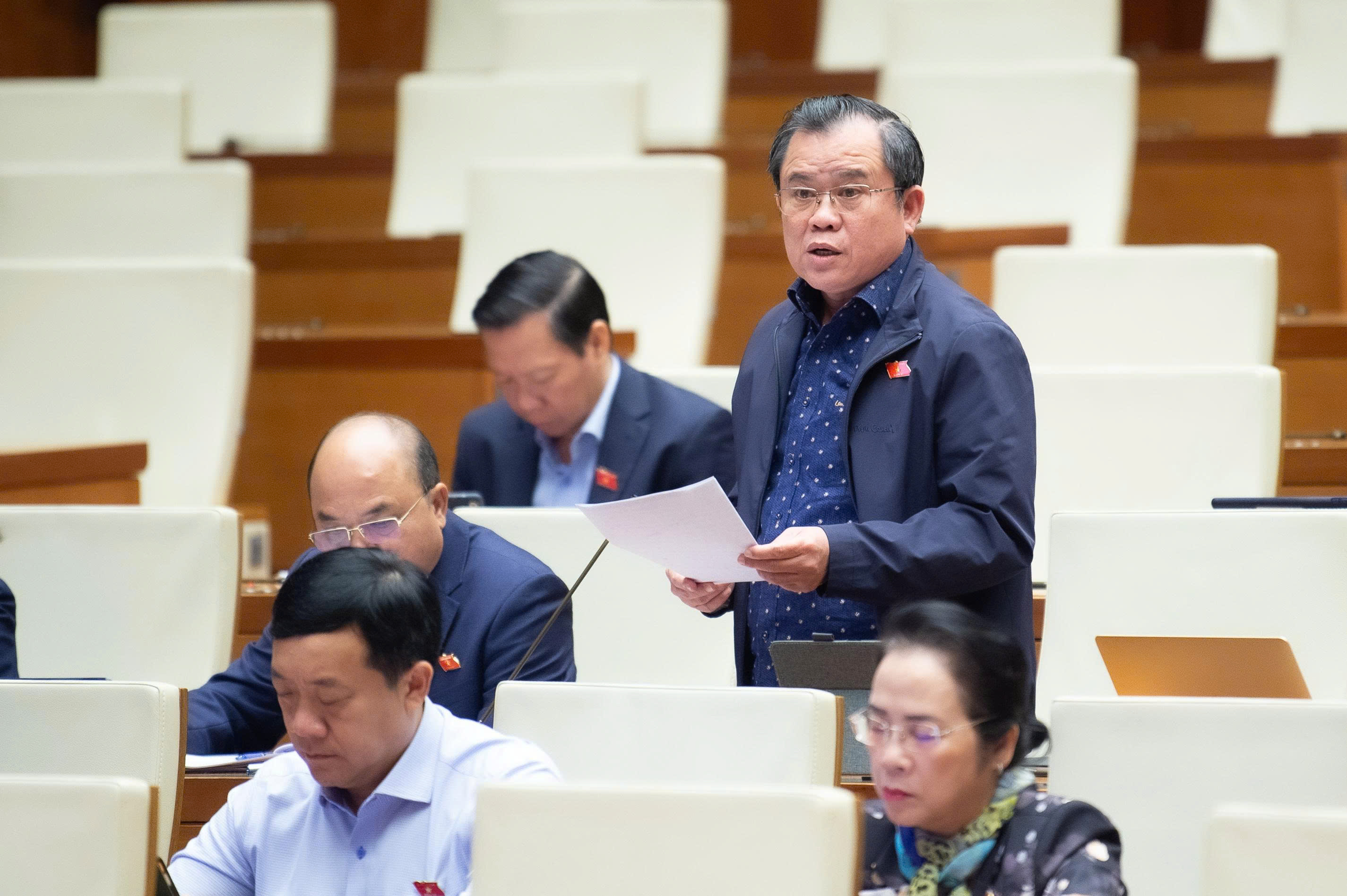 Đại biểu Nguyễn Tâm Hùng, đoàn ĐBQH Thành phố Hồ Chí Minh phát biểu. 