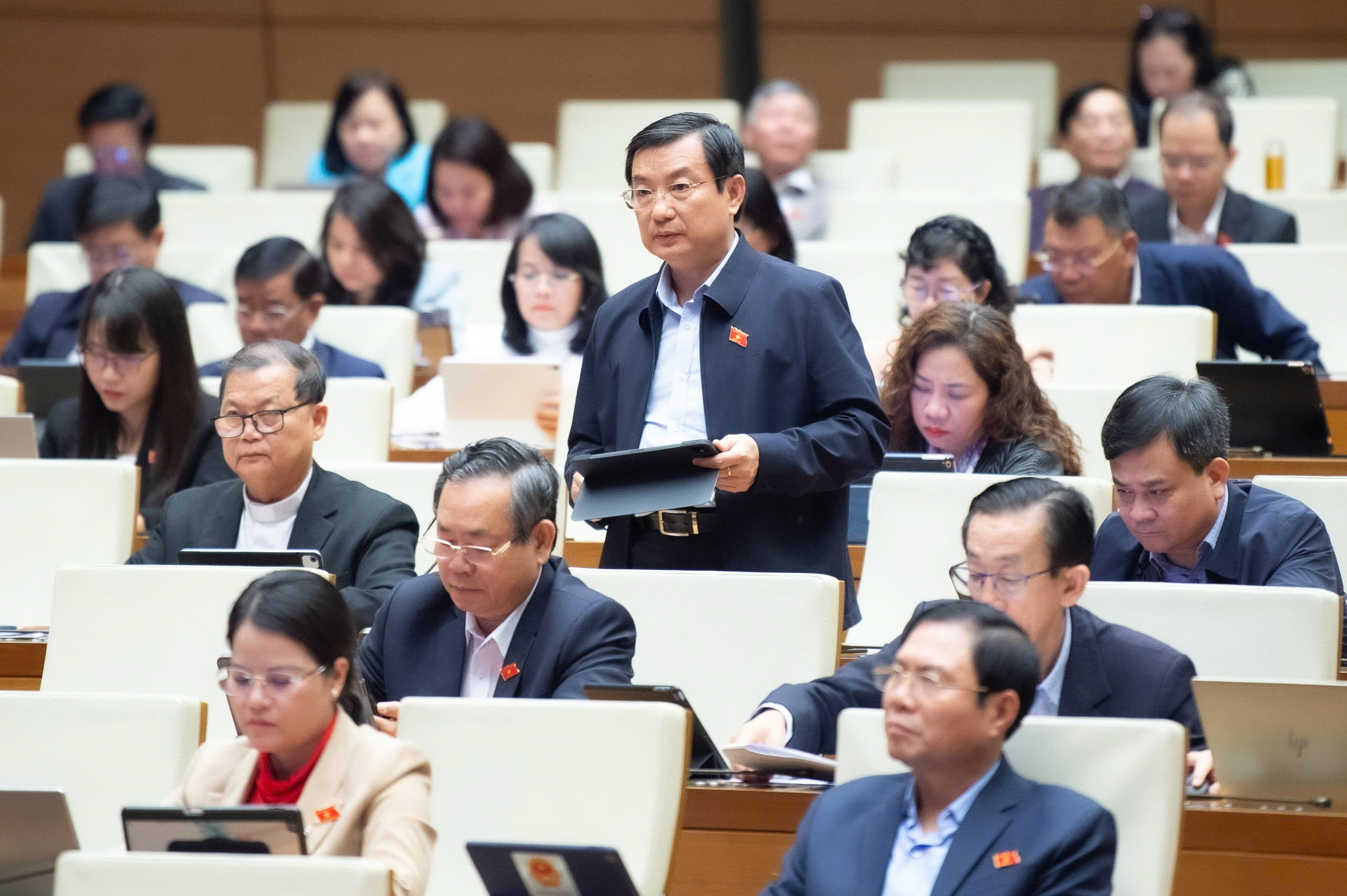 Đại biểu Phạm Trọng Nhân, đoàn ĐBQH Thành phố Hồ Chí Minh phát biểu.