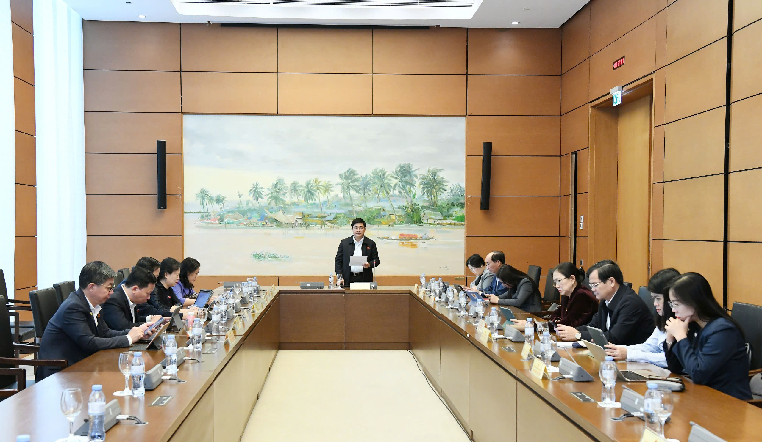 ĐBQH lo ngại nguy hiểm khi trẻ chưa đủ nhận thức mà được tiếp cận sớm với AI