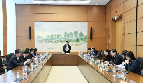 ĐBQH lo ngại nguy hiểm khi trẻ chưa đủ nhận thức mà được tiếp cận sớm với AI