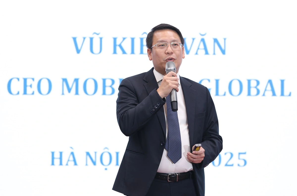 Ông Vũ Kiêm Văn - CEO MobiFone Global chia sẻ thông tin tại Hội thảo