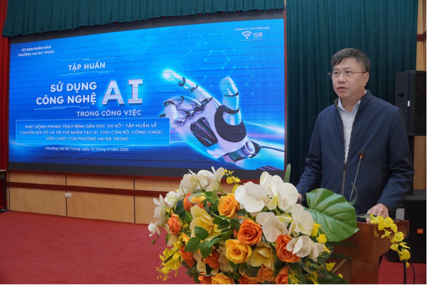 Đồng chí Nguyễn Tiến Quang - Ủy viên Ban thường vụ Đảng ủy, Phó Chủ tịch UBND phường Hai Bà Trưng phát biểu tại chương trình.