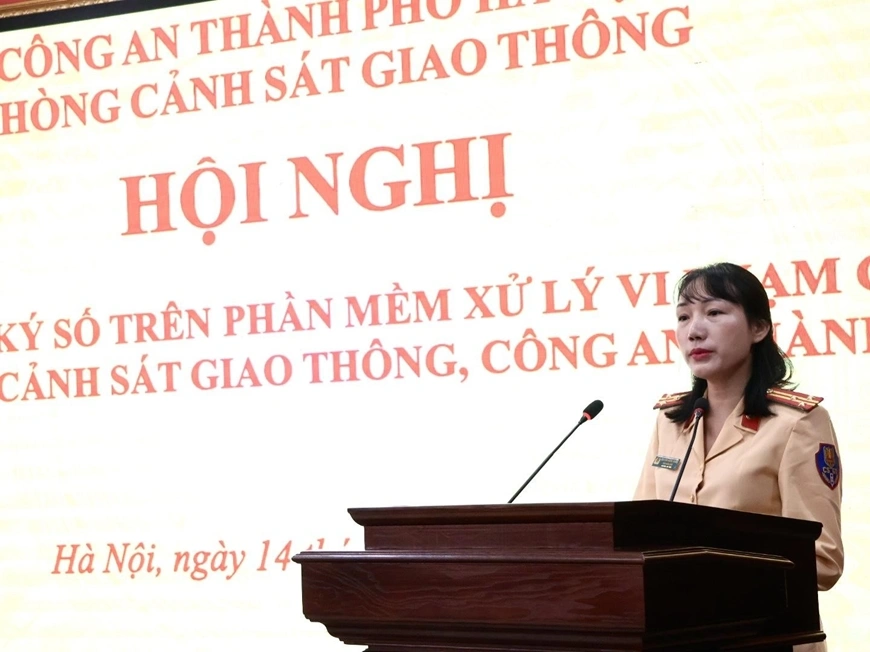 Thượng tá Nguyễn Hồng Giang, Phó Trưởng Phòng Tham mưu tổng hợp Cục CSGT (Bộ Công an) phát biểu tại hội nghị.
