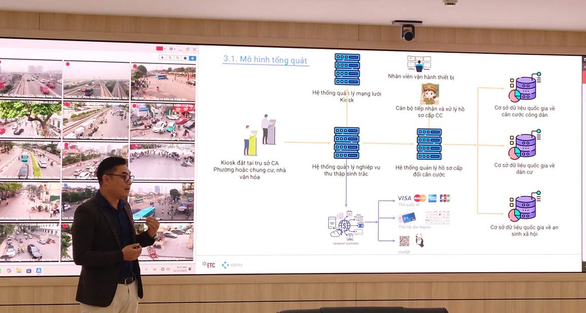 Đại diện Công ty EPay giới thiệu về giải pháp Kiosk trạm Cảnh sát thông minh và thu nhận dữ liệu căn cước