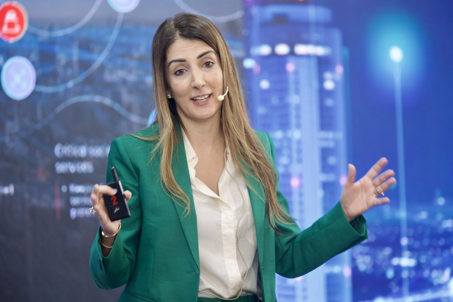 Bà Rita Mokbel - Chủ tịch Ericsson Việt Nam chia sẻ tại toạ đàm