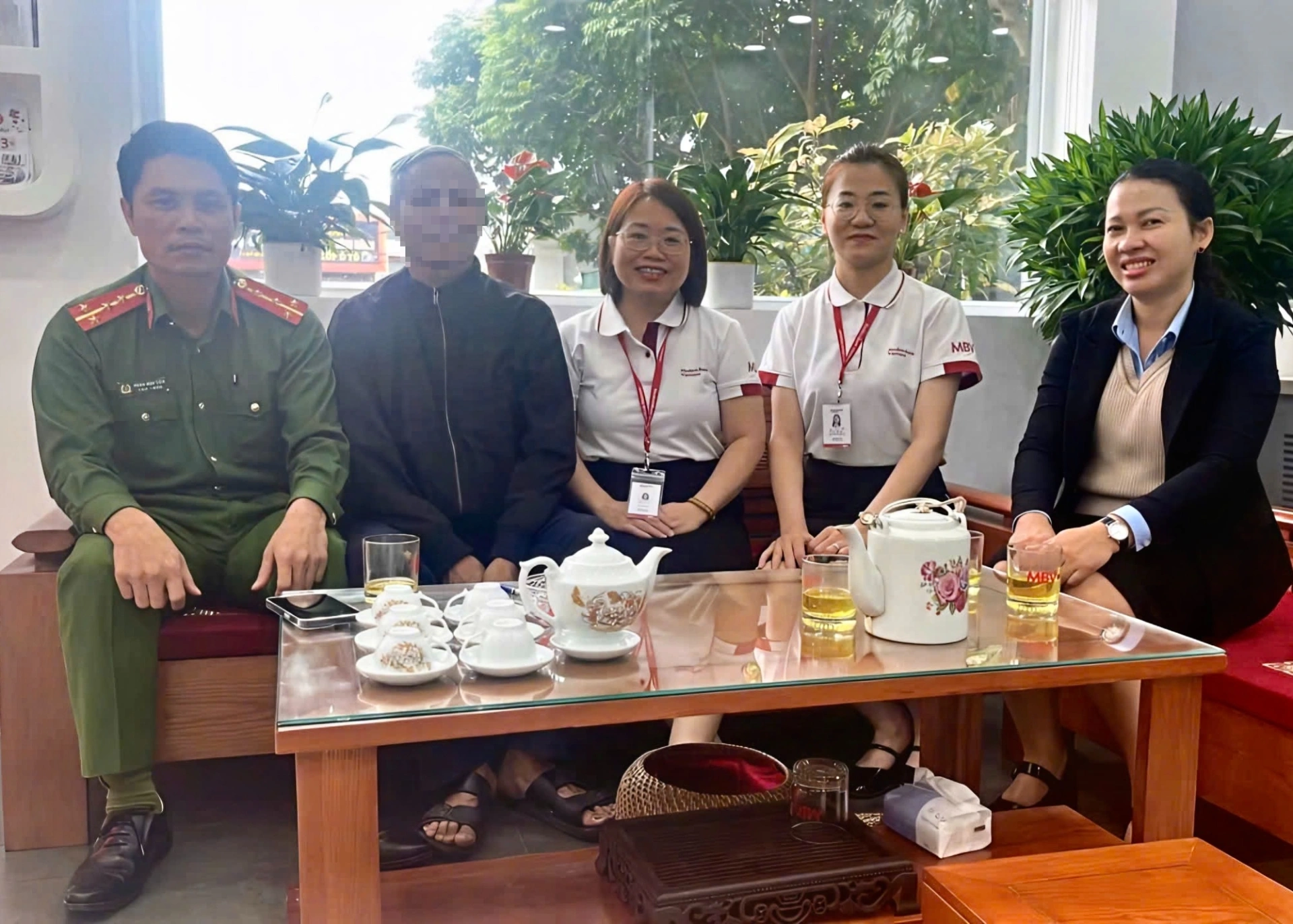 Ông P.V.C may mắn bảo toàn được số tiền 250 triệu đồng nhờ Công an xã Ninh Giang và Ngân hàng MBV chi nhánh Ninh Giang kịp thời phát hiện. Ảnh: Cơ quan Công an.