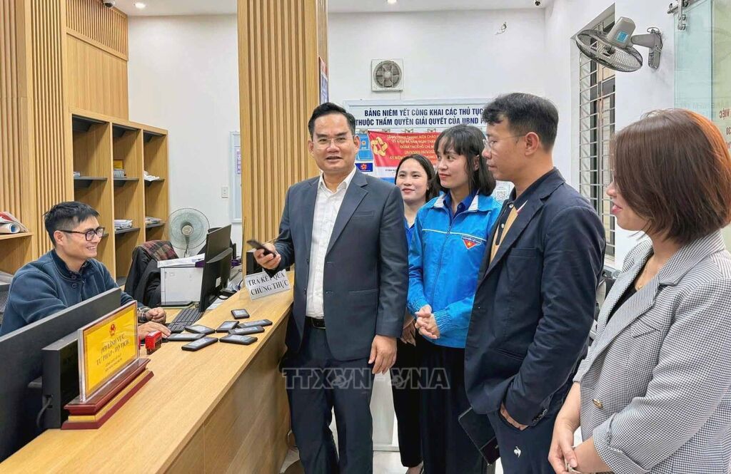 Các hoạt động phong trào “Bình dân học vụ số”. Ảnh: TTXVN