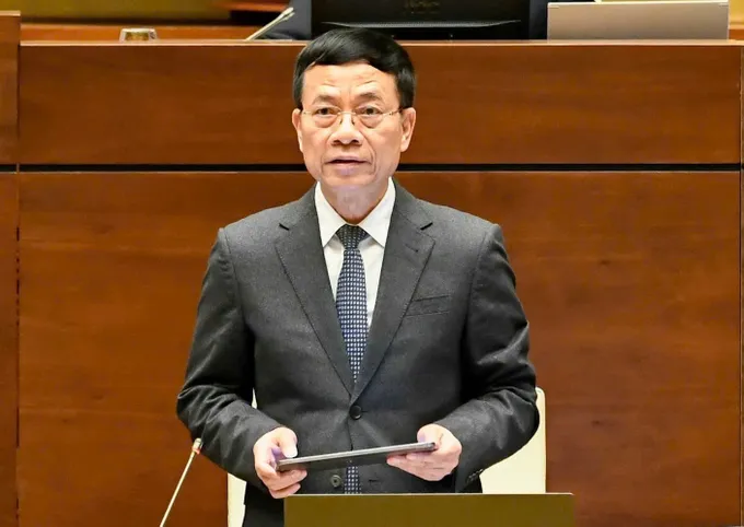 Bộ trưởng Bộ KH-CN Nguyễn Mạnh Hùng phát biểu giải trình, làm rõ một số vấn đề đại biểu Quốc hội nêu, sáng 24-11.