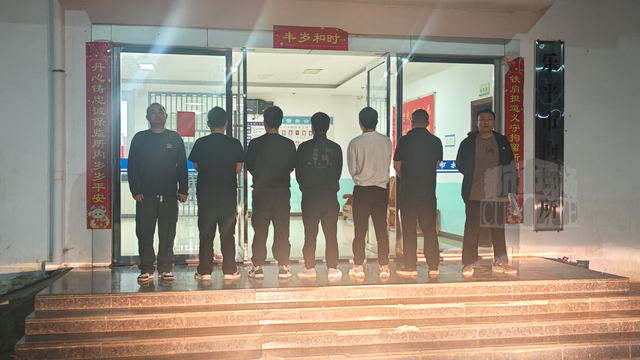 Cảnh sát thành phố Lạc Bình bắt giữ các nghi phạm. Ảnh Sina