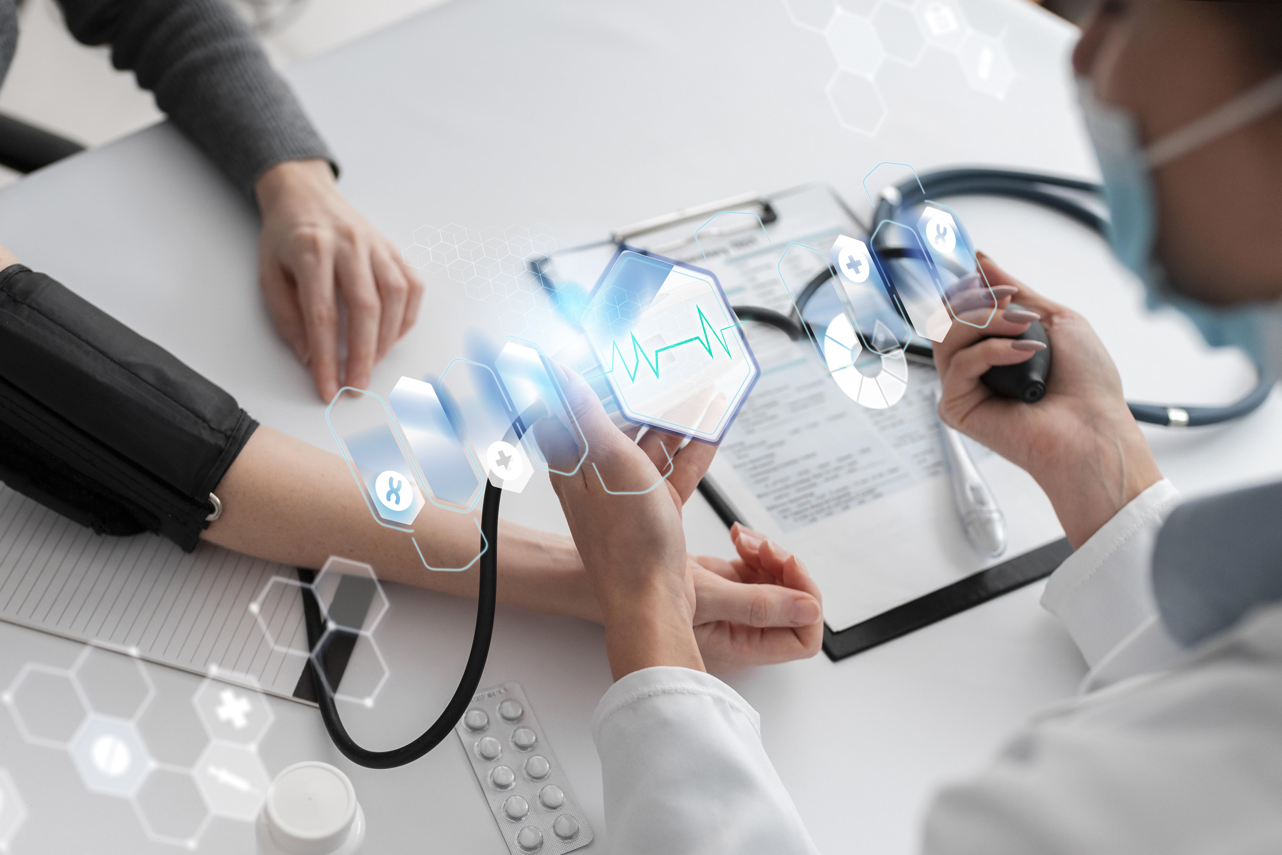 Ngành Y tế thúc đẩy đột phá khoa học công nghệ và chuyển đổi số