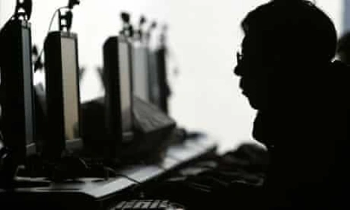 Cyberstalking là gì và cách nào để đối phó?