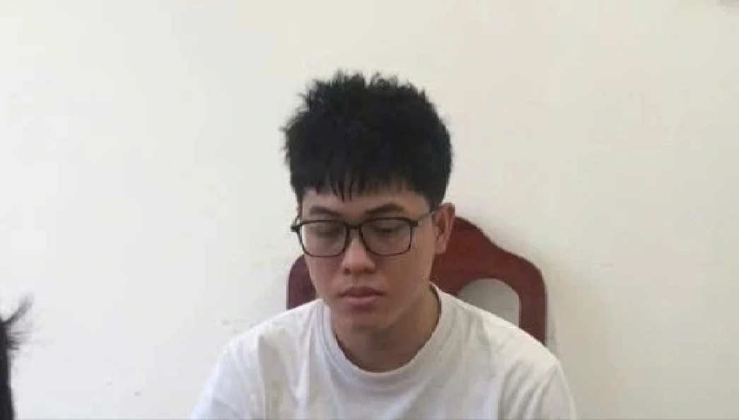 Đối tượng Lê Minh Nghĩa tại cơ quan công an. Ảnh Công an thành phố Dà Nẵng.