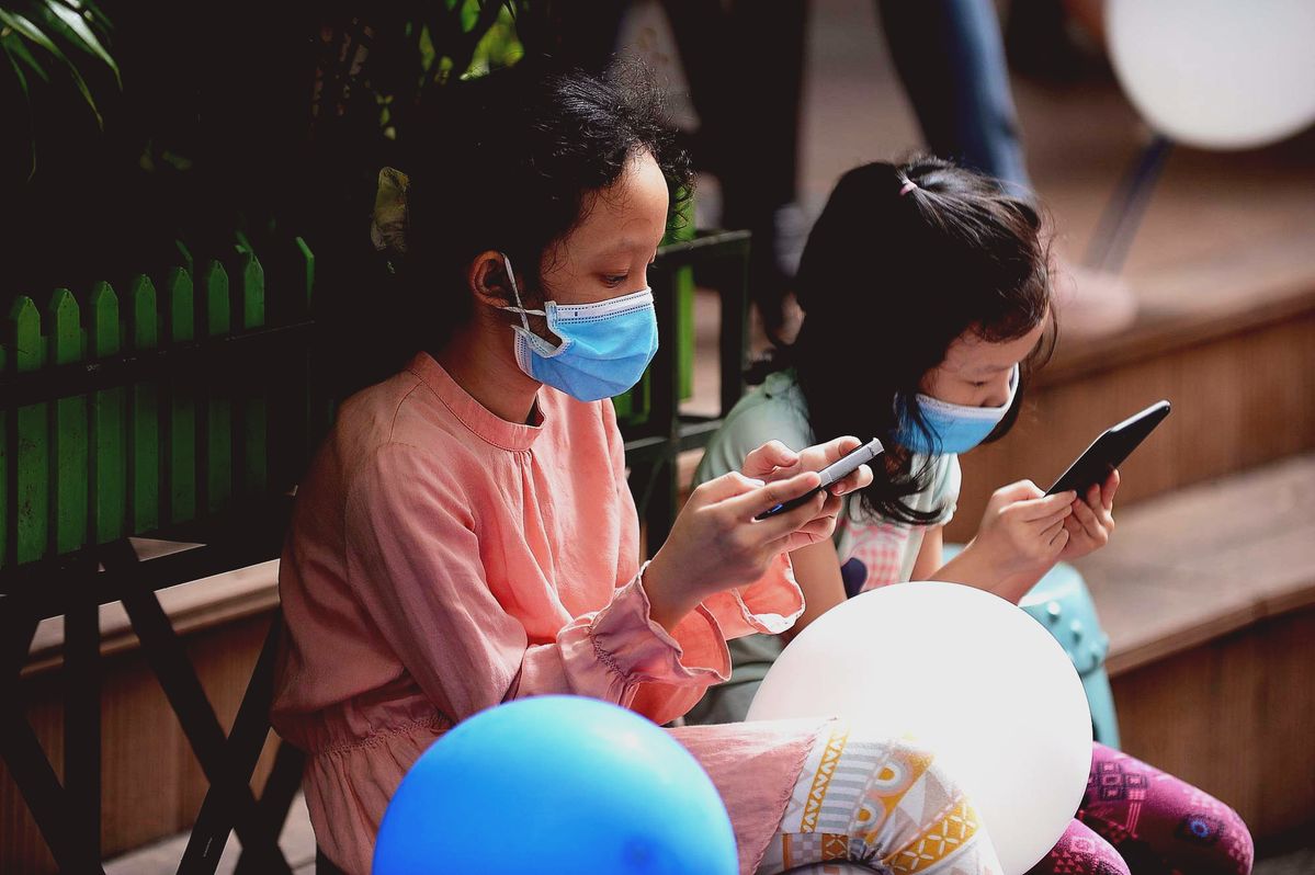 Nhận diện rủi ro và xây dựng lá chắn bảo vệ trẻ em trên không gian mạng