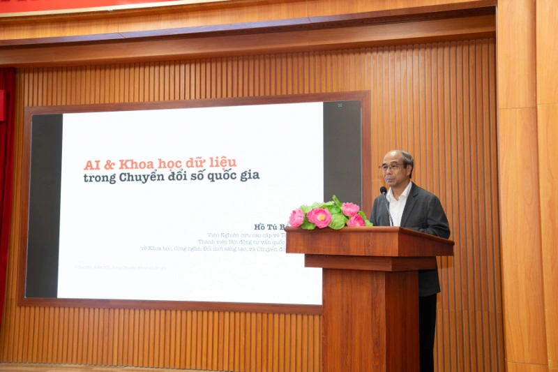 GS.TSKH Hồ Tú Bảo, Giám đốc Phòng thí nghiệm khoa học dữ liệu, thành viên Hội đồng tư vấn Quốc gia về Khoa học, công nghệ, đổi mới sáng tạo đề xuất đồng bộ các giải pháp để sử dụng AI hiệu quả trong chuyển đổi số.