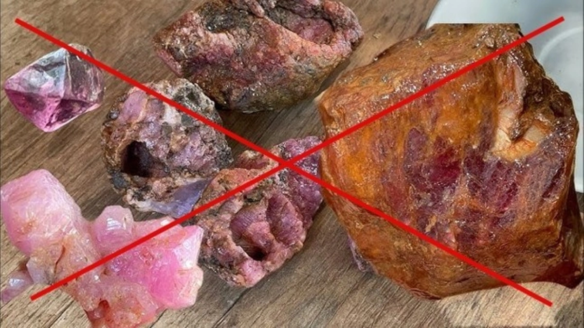 Nhóm đối tượng lừa đảo chiếm đoạt tài sản bằng phương thức phát trực tiếp “đổ thạch” tìm đá quý trên trang mạng xã hội...