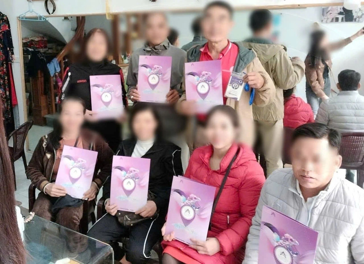 Một số nhà đầu tư bị lừa chuyển tiền trực tiếp vào các tài khoản cá nhân của Nguyễn Văn Đạt.