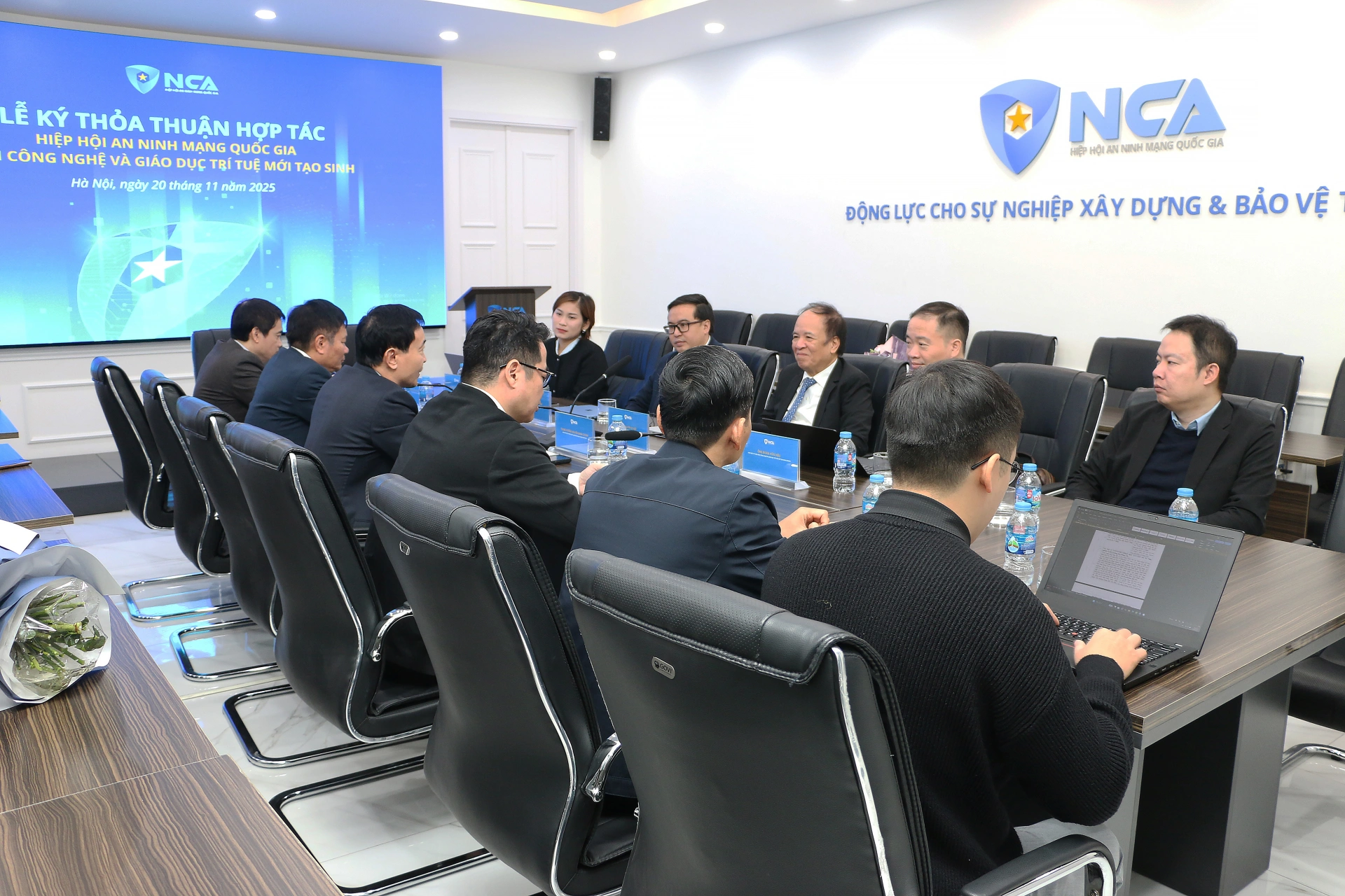 Đại diện Viện IGNITE và Hiệp hội An ninh mạng quốc gia tại lễ ký kết hợp tác