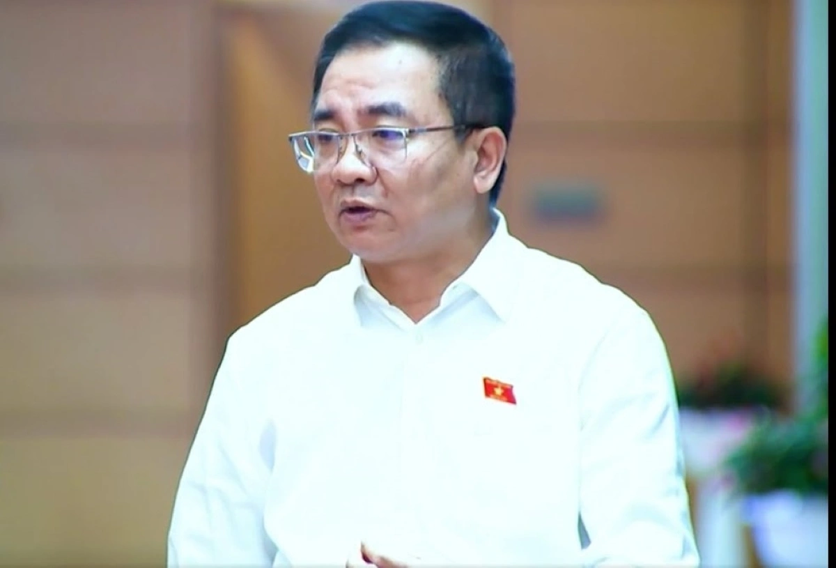 Thảo luận tại Kỳ họp thứ Mười, Quốc hội khóa XV, các đại biểu nhấn mạnh sự cần thiết ban hành Luật An ninh mạng nhằm hoàn thiện hành lang pháp lý, bảo vệ chủ quyền số quốc gia và quyền lợi hợp pháp của người dân, tổ chức trong không gian mạng.