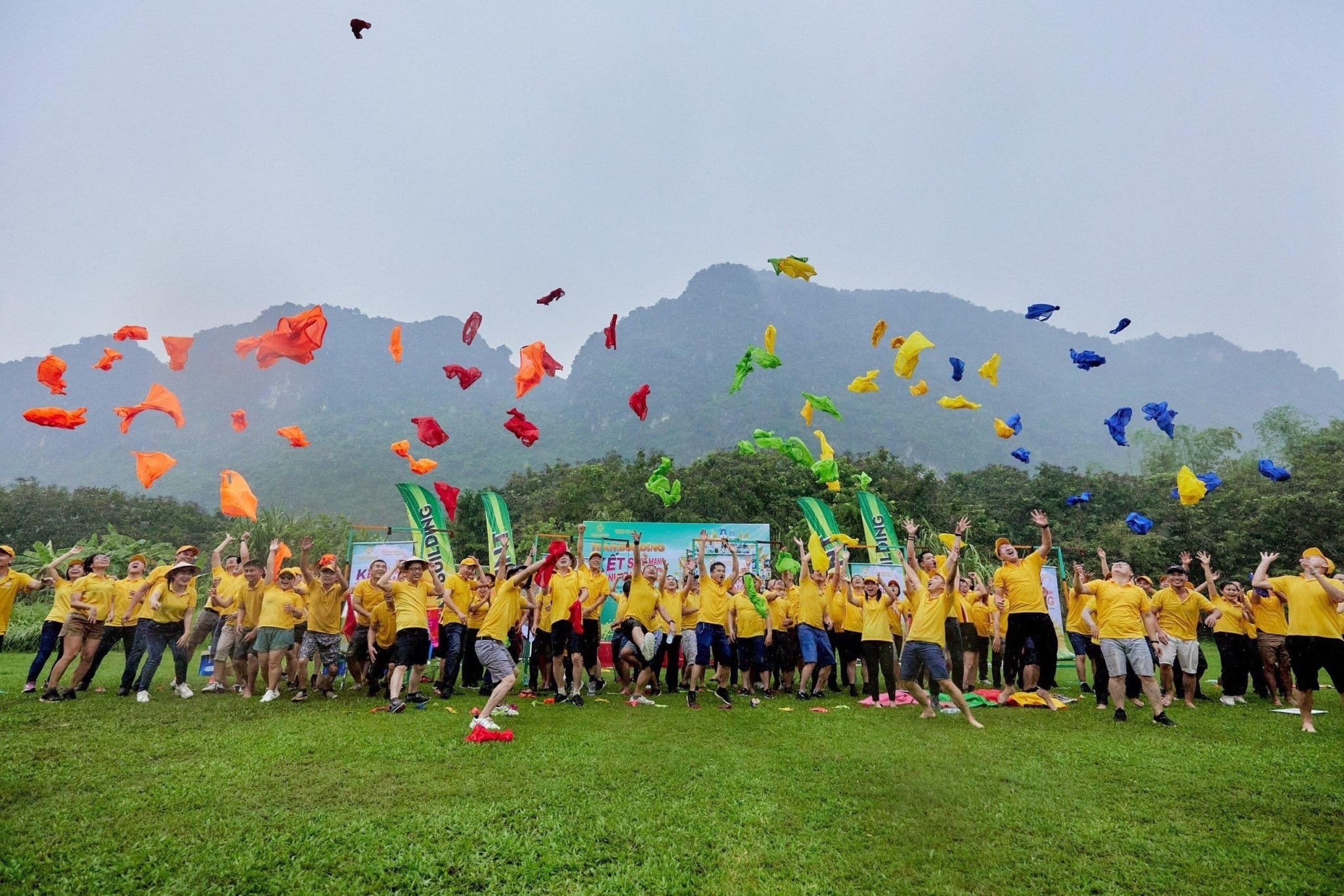 Môi trường làm việc lý tưởng với những chính sách đãi ngộ ưu việt và nhiều hoạt động bổ ích