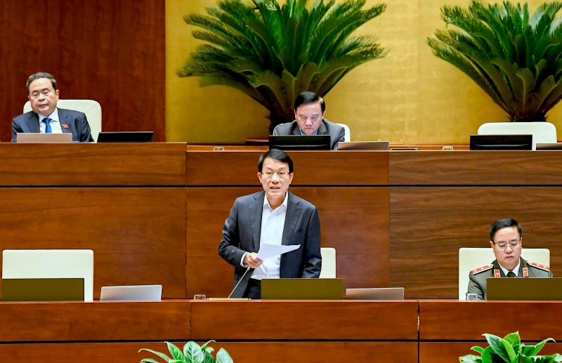 Đại tướng Lương Tam Quang phát biểu giải trình tại phiên thảo luận dự án Luật sửa đổi, bổ sung một số điều của Luật Lý lịch tư pháp, chiều 17/11/2025.