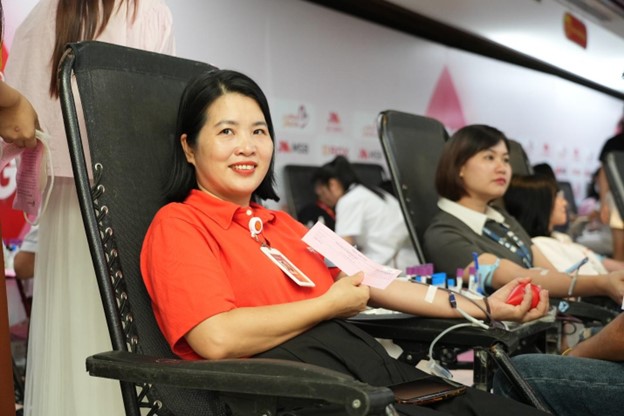 Hoạt động hiến máu nhân đạo Giọt thương 2025 đã thu hút nhiều cán bộ nhân viên tham gia.
