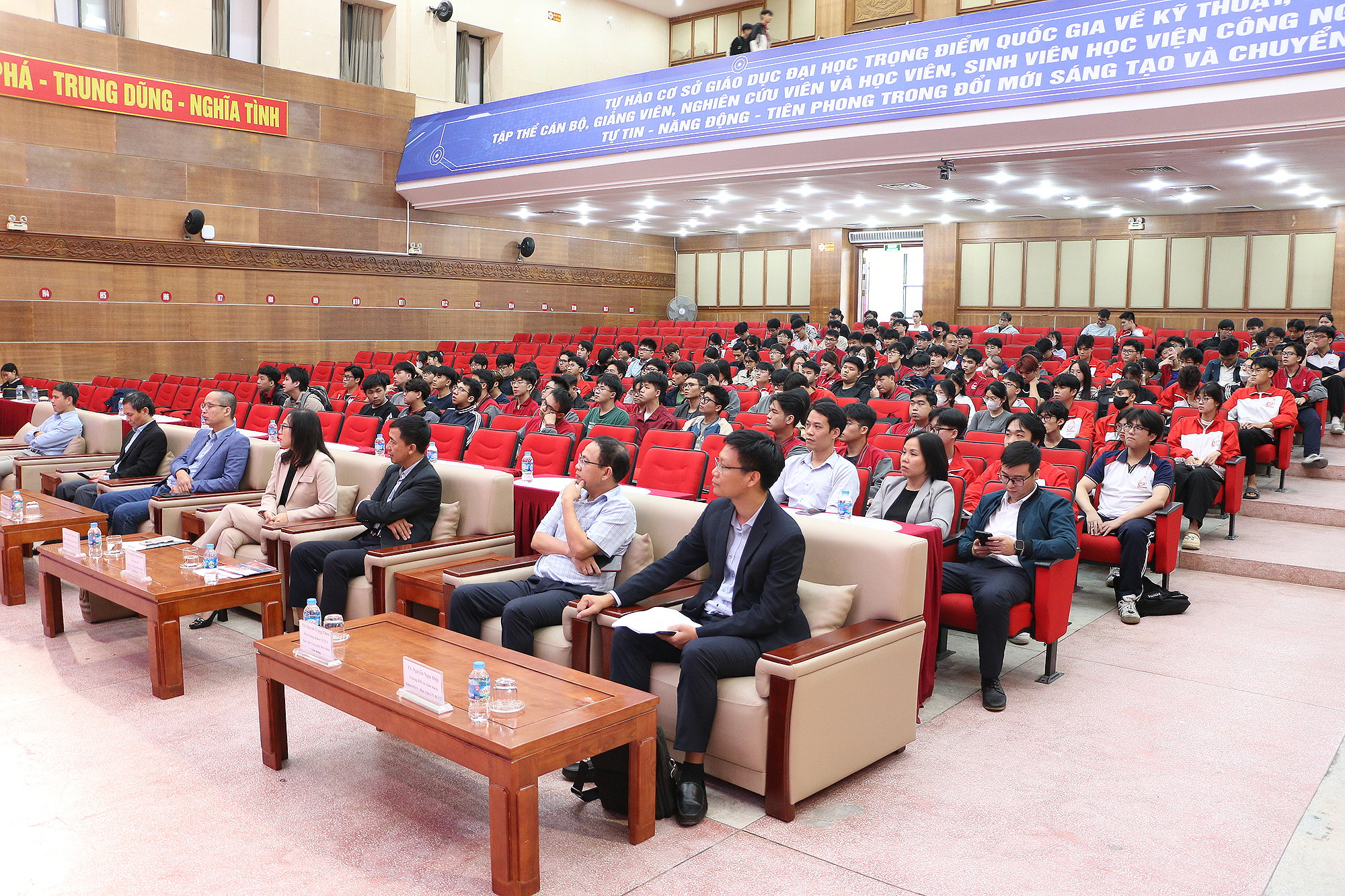 Hội trường Học viện Công nghệ BCVT nơi diễn ra sự kiện