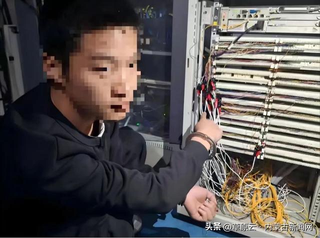 Nghi phạm miêu tả vị trí lắp thiết bị VOIP được sử dụng trong vụ án. Ảnh Báo Nội Mông Buổi Sáng