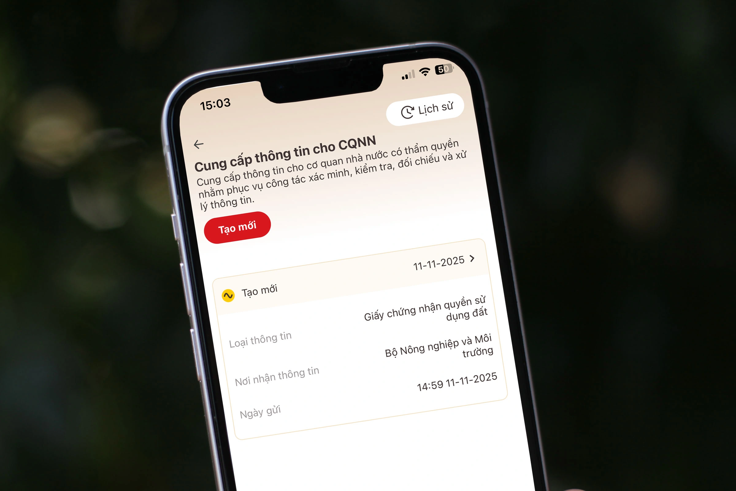 Chỉ với vài thao tác trên VNeID, người dân đã có thể nộp sổ đỏ ngay tại nhà.