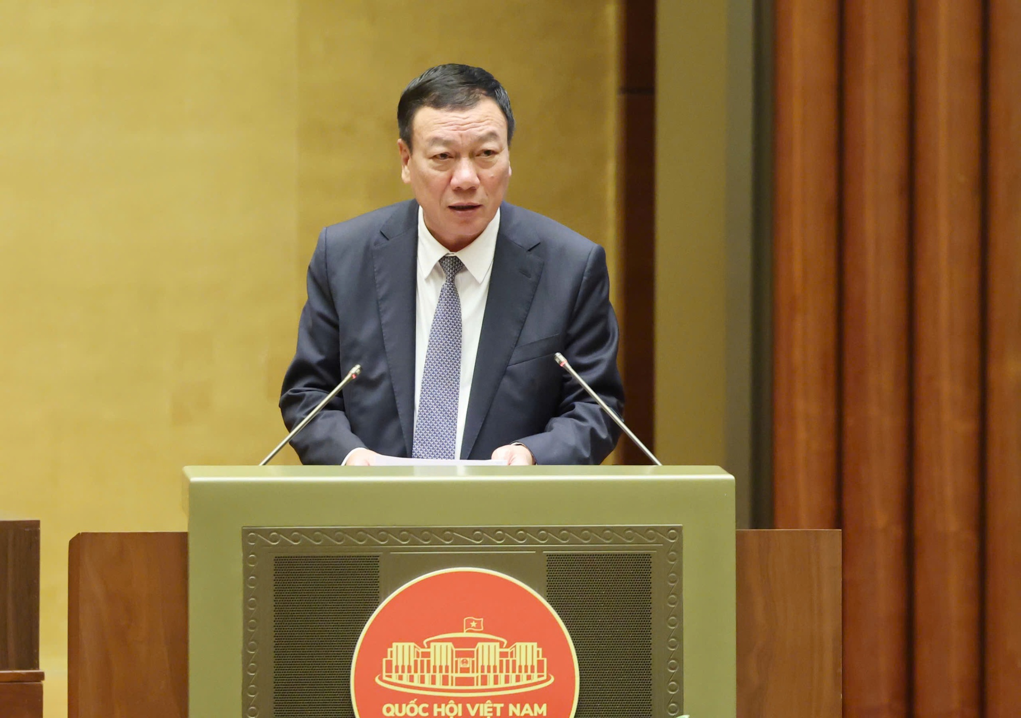 Tổng Thanh tra Chính phủ Đoàn Hồng Phong trình bày Tờ trình dự thảo Luật sửa đổi, bổ sung một số điều của Luật Tiếp công dân, Luật Khiếu nại và Luật Tố cáo.