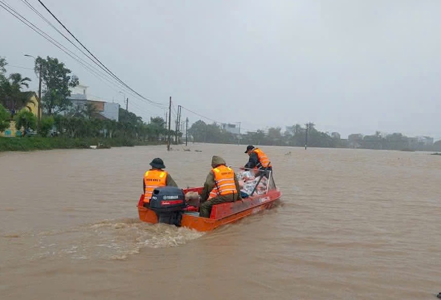Công an tỉnh Đắk Lắk xử lý 52 tài khoản đăng tin sai sự thật về tình hình bão lũ