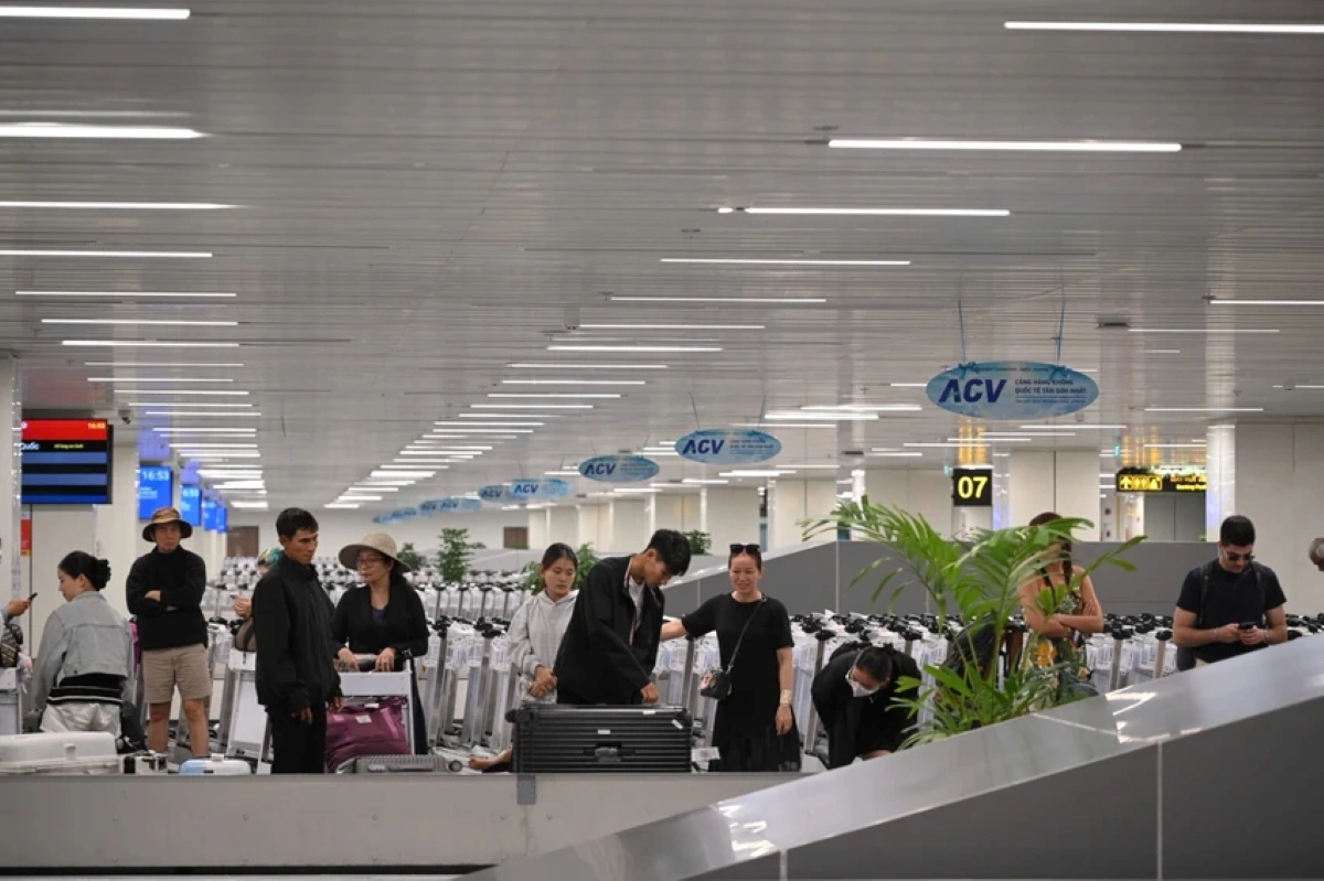 Người dân chỉ nên mua vé máy bay trên website chính thức của hãng hàng không.