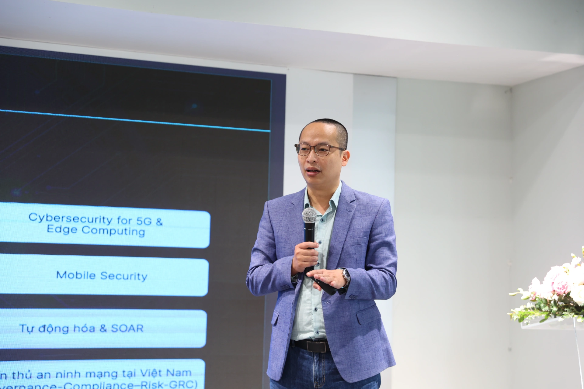 Ông Ngô Tuấn Anh, Chủ tịch Mạng lưới ViSecurity trình bày tổng kết hoạt động năm 2025 và định hướng hoạt động của ViSecurity năm 2026.