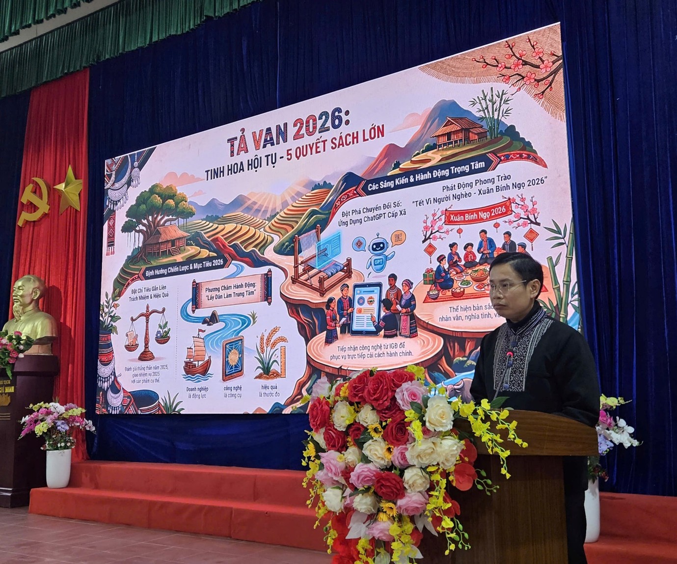 Ông Cao Bá Quý – Phó bí thư Đảng ủy, Chủ tịch UBND xã Tả Van phát biểu khai mạc hội nghị