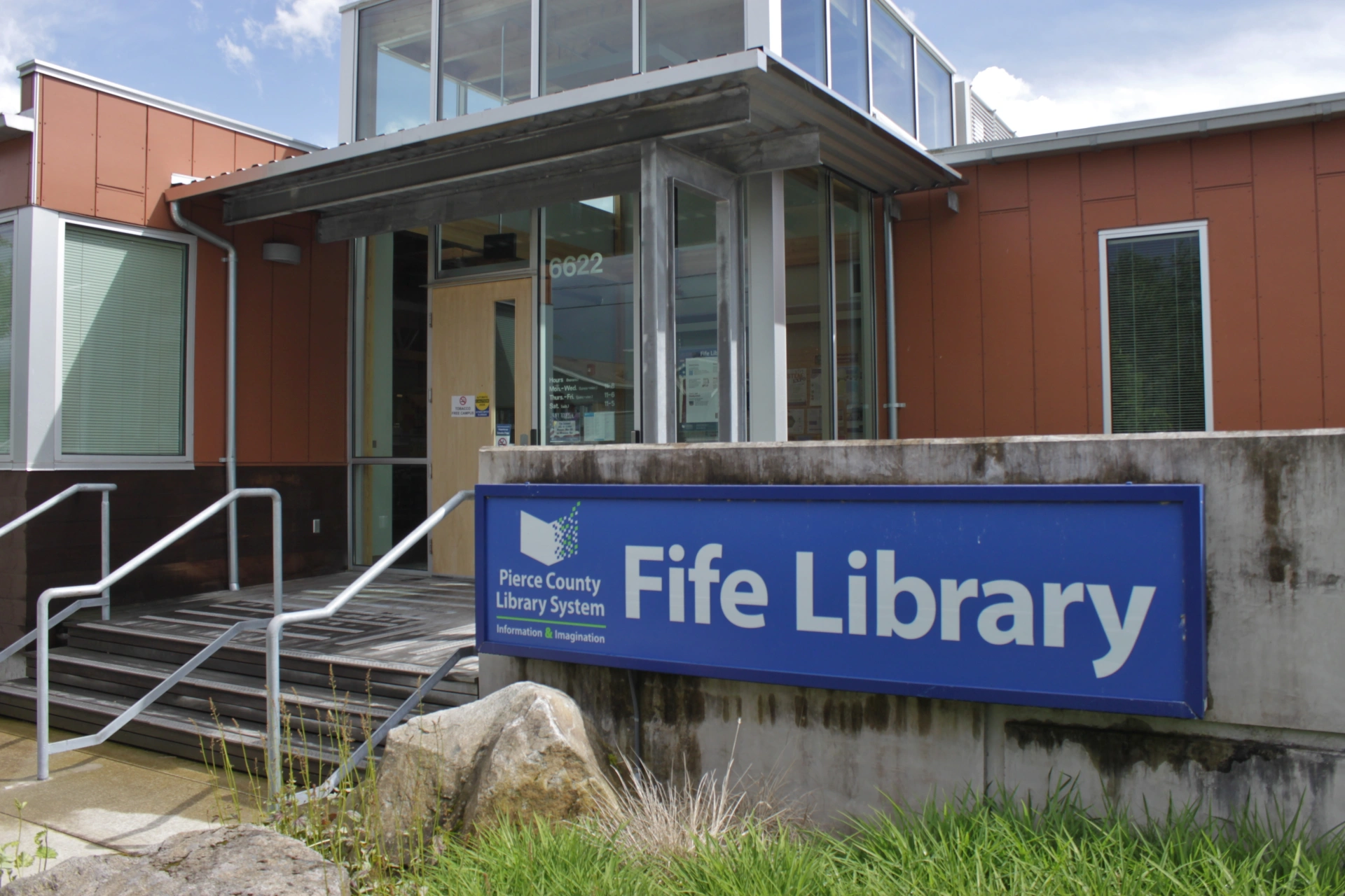 Một chi nhánh của hệ thống Thư viện Quận Pierce, bang Washington. Ảnh Wikipedia